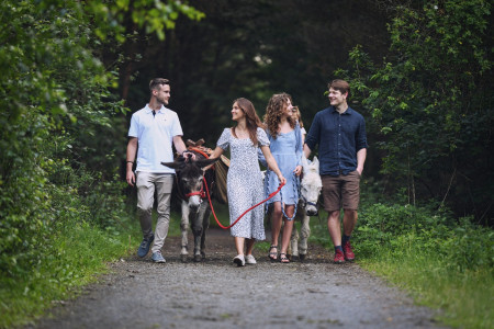 /products/navsteva-farmy-vcetne-prochazky-3-km-pro-4-osoby/